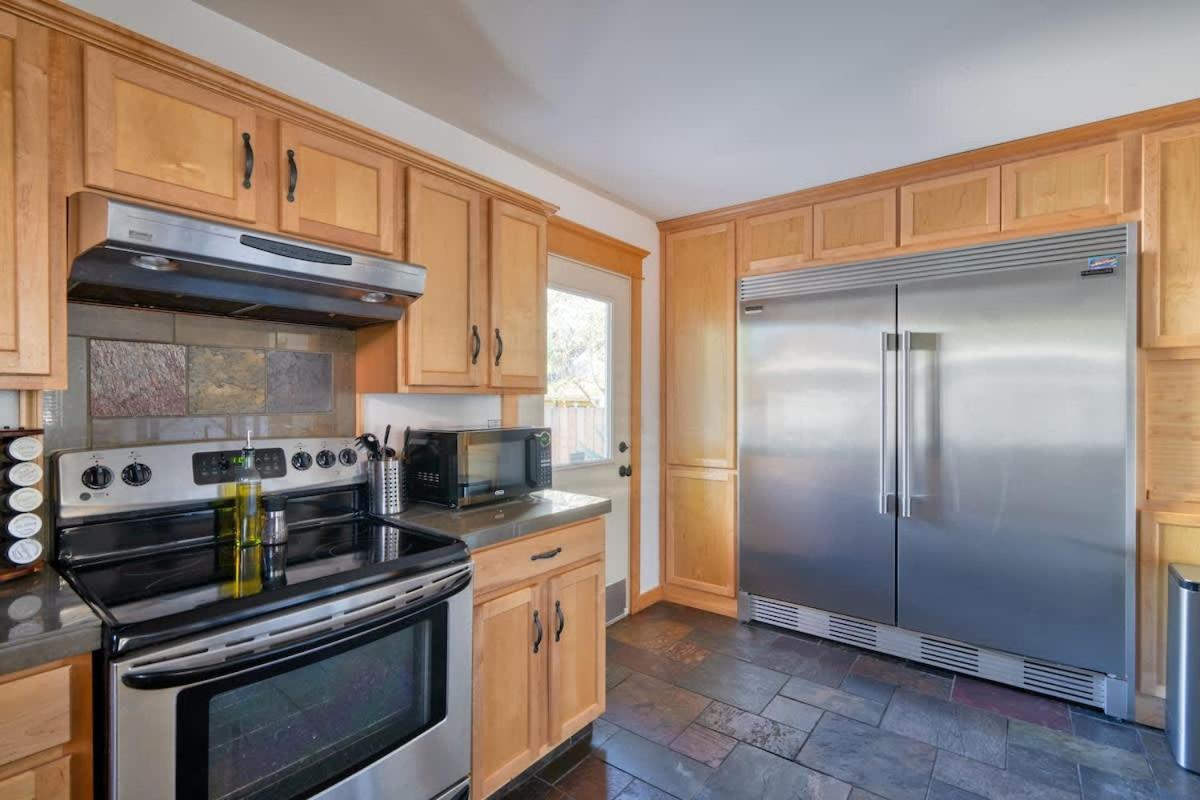 Collection - Alberta Arts Luxury, Sleeps 6, Walk Score 99 Portland
