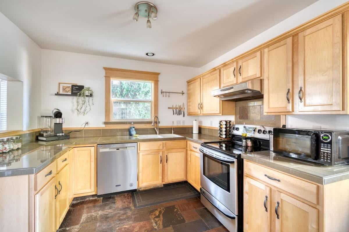Collection - Alberta Arts Luxury, Sleeps 6, Walk Score 99 Holiday home *