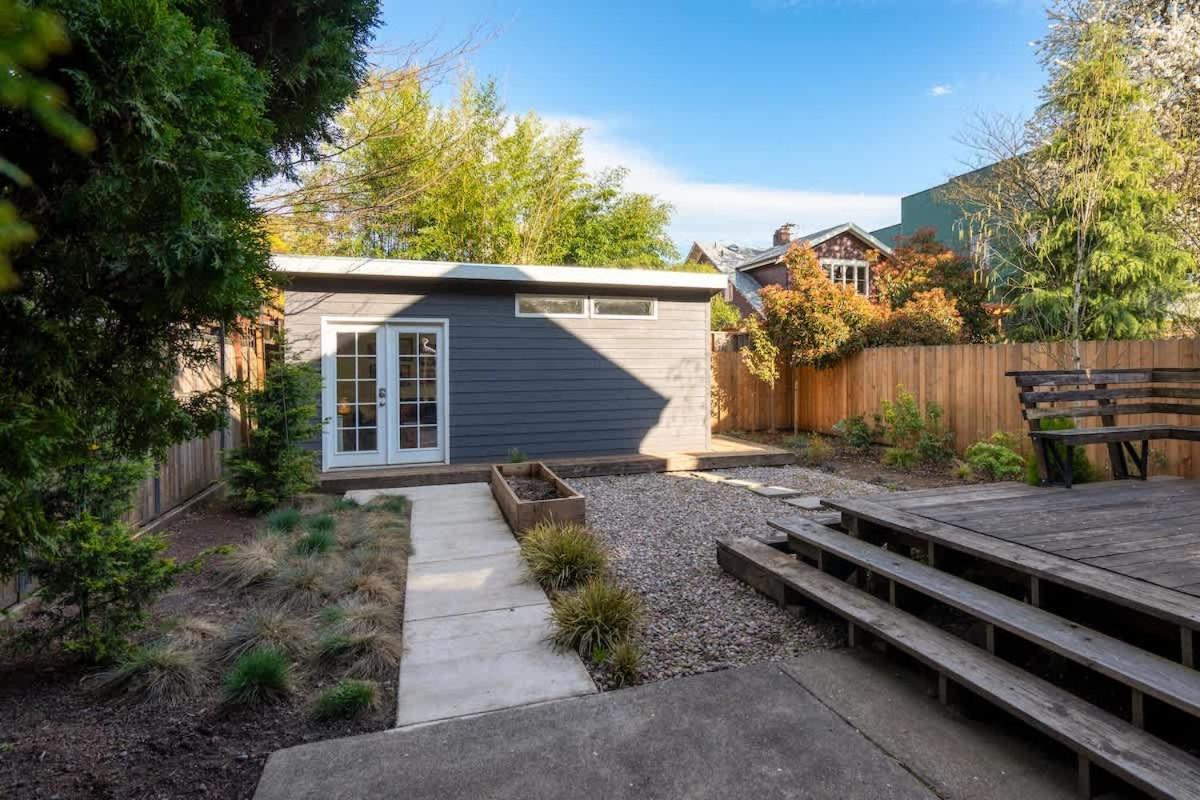 Collection - Alberta Arts Luxury, Sleeps 6, Walk Score 99 *